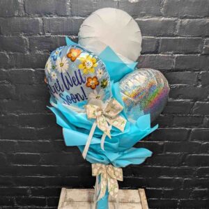balloon bouquet with blue wrapping